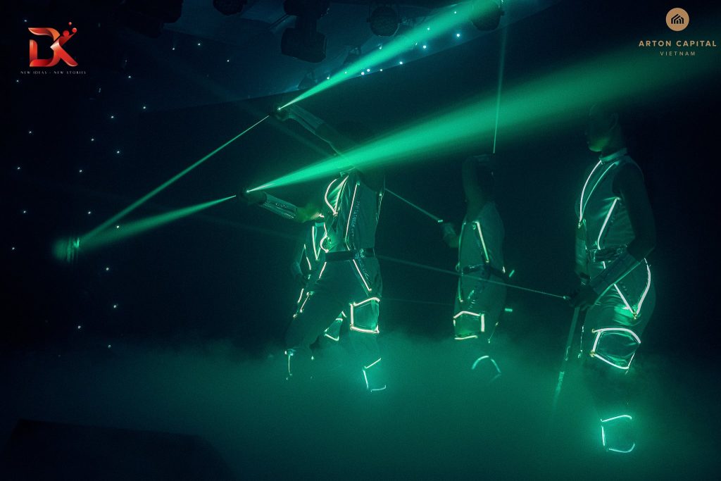 báo giá tổ chức sự kiện biểu diễn laser dance led cầm tay dk entertainment event 2022