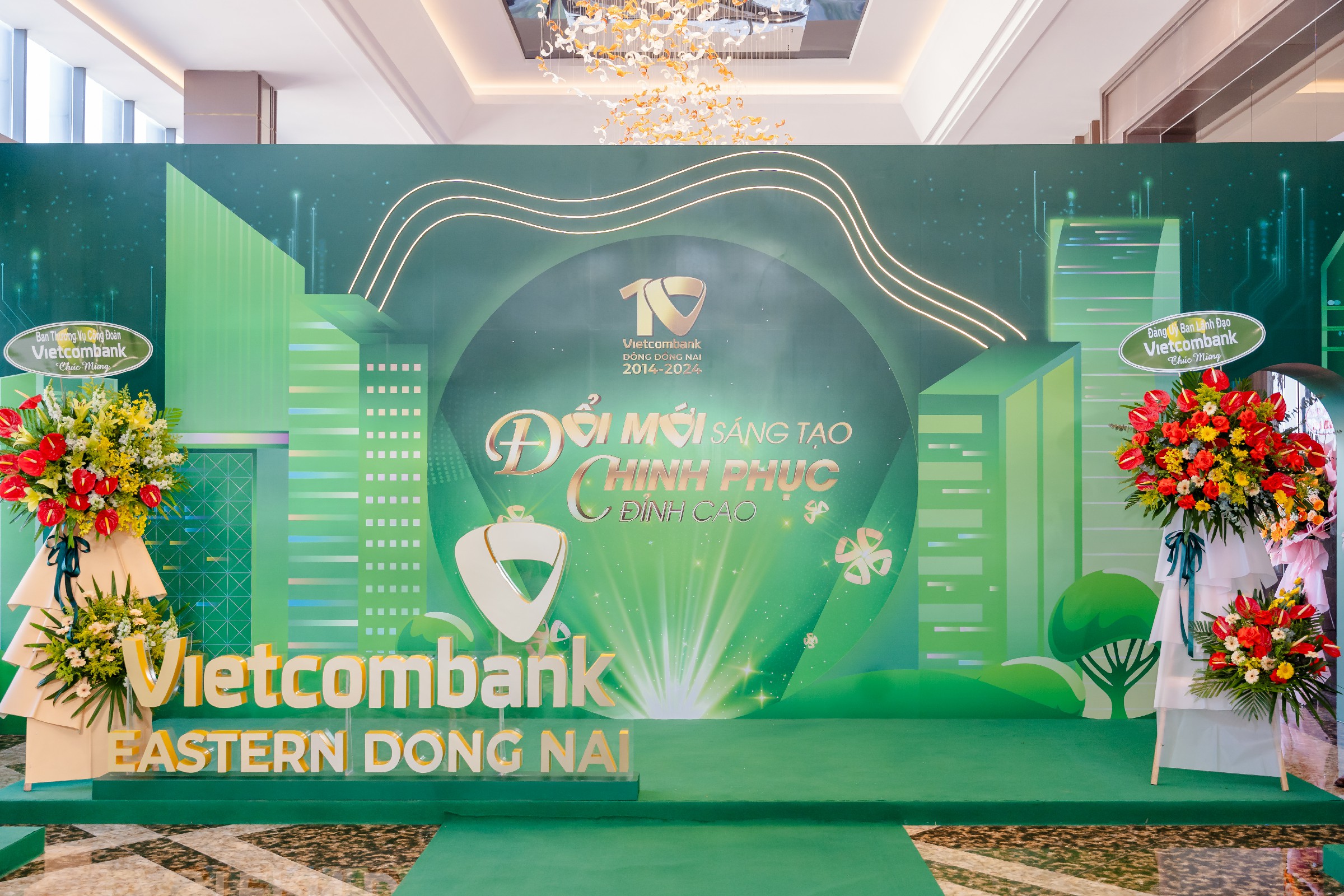 Sân khấu_Không gian sự kiện_Sự kiện 10 năm vietcombank Đông Đồng Nai(1)~1