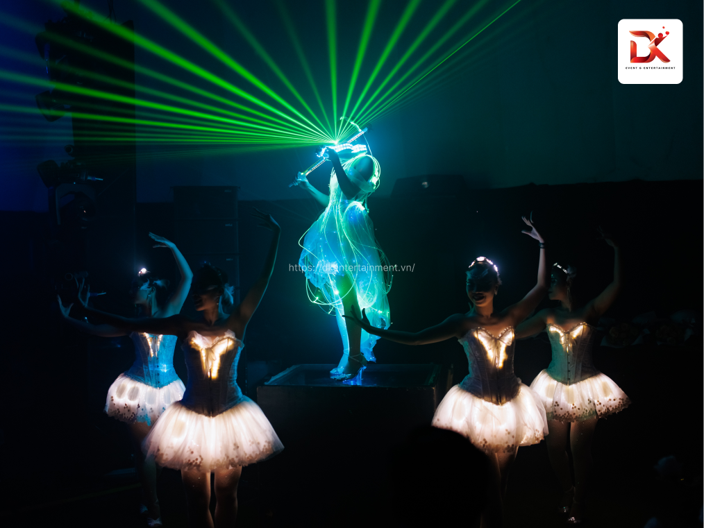 Futuristic performance at a gala dinner organized by a professional event organizer.