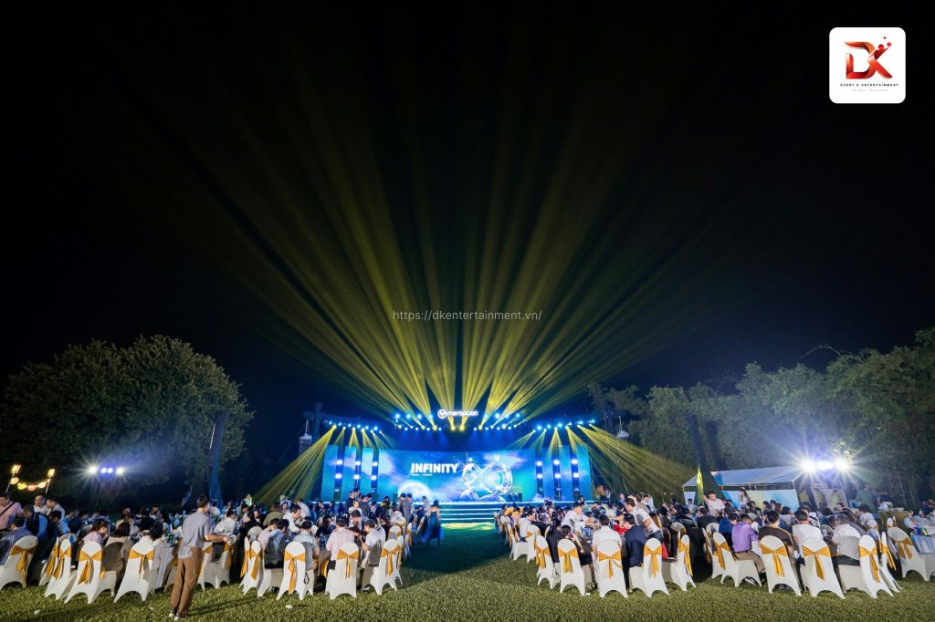 Stunning light displays at a gala dinner event by a top event agency in Vietnam.