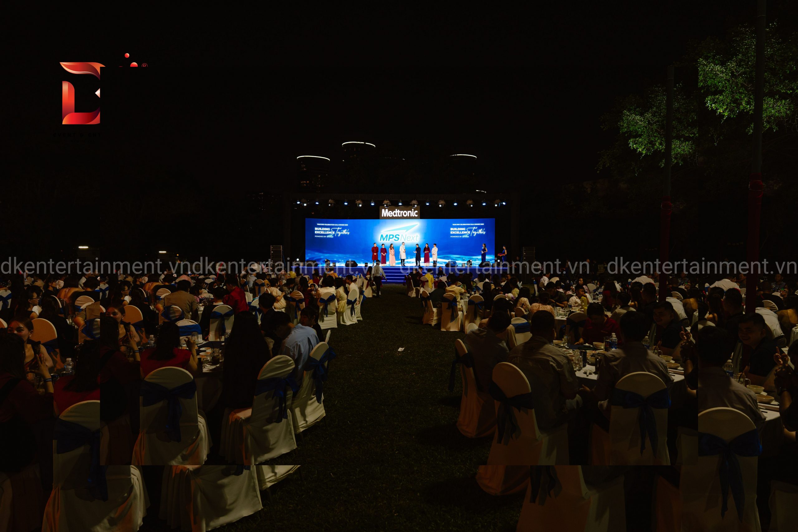 Sân khấu Year End Party Medtronic 2025 do DK Entertainment Media tổ chức