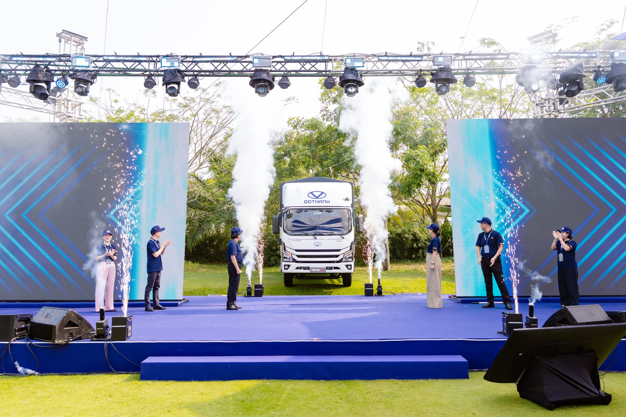 Đô Thành LED unveil