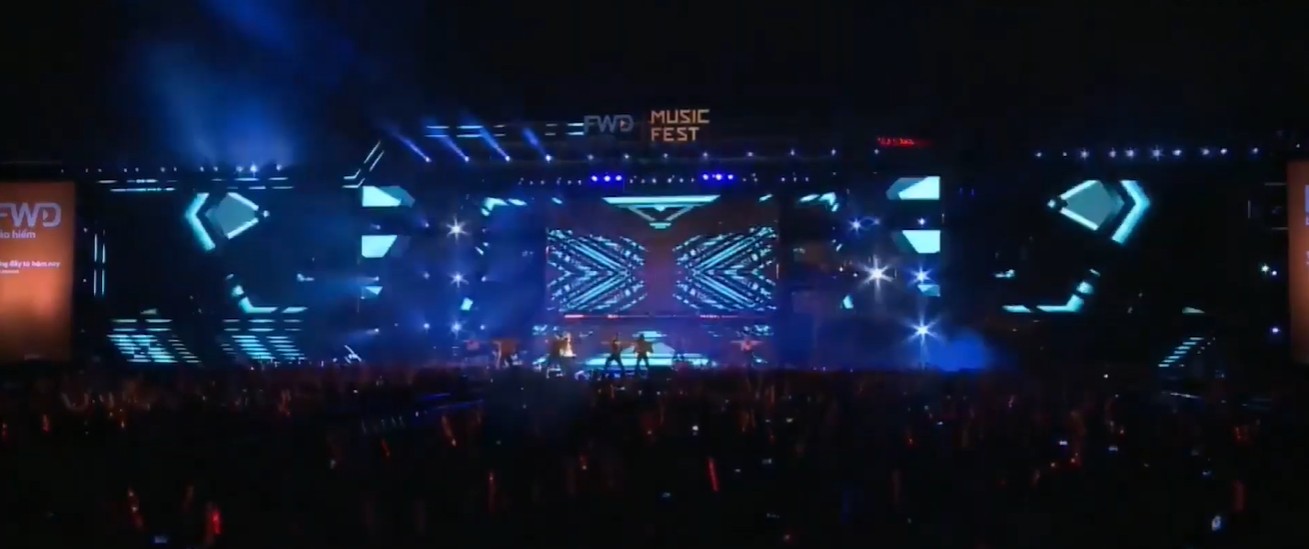 Ưng Hoàng Phúc biểu diễn Căn Gác Trống tại FWD Music Fest
