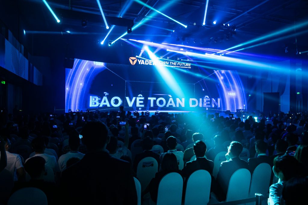 Visual LED tương tác — Yadea — Master the Future: Visual LED futuristic cho ra mắt sản phẩm