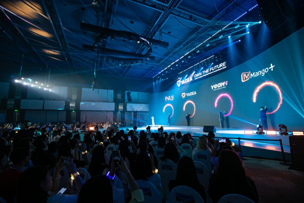 Visual LED tương tác — Yadea — Master the Future: Clip LED đồng bộ ánh sáng và vũ đạo công nghệ
