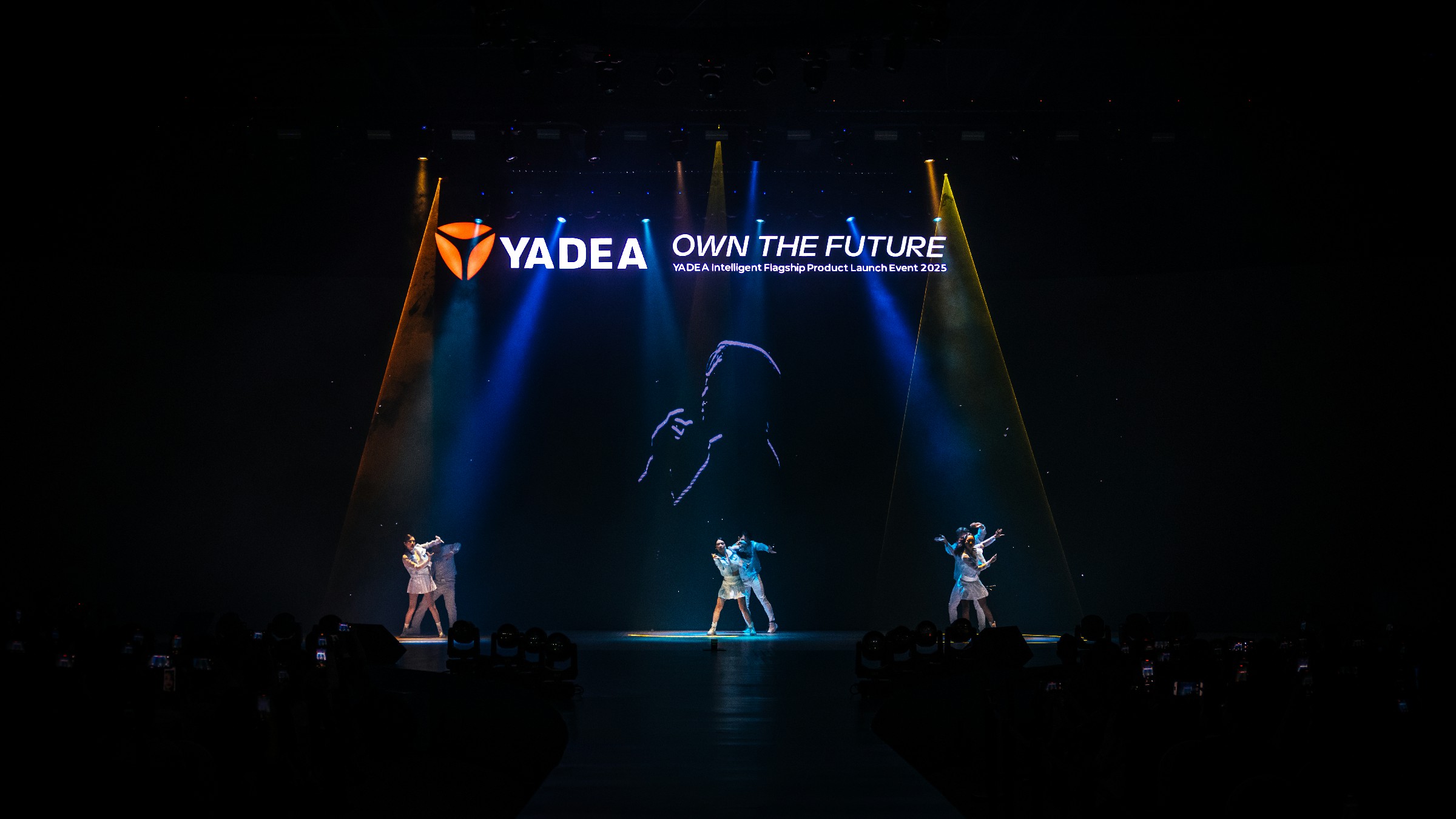 Biểu diễn sân khấu Yadea 2025 — LED Performance